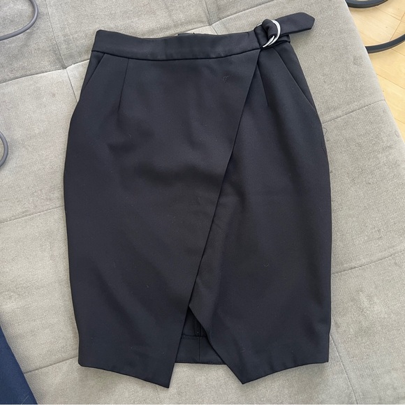 LIKE NEW H&M Skirts x2 - Picture 4 of 8